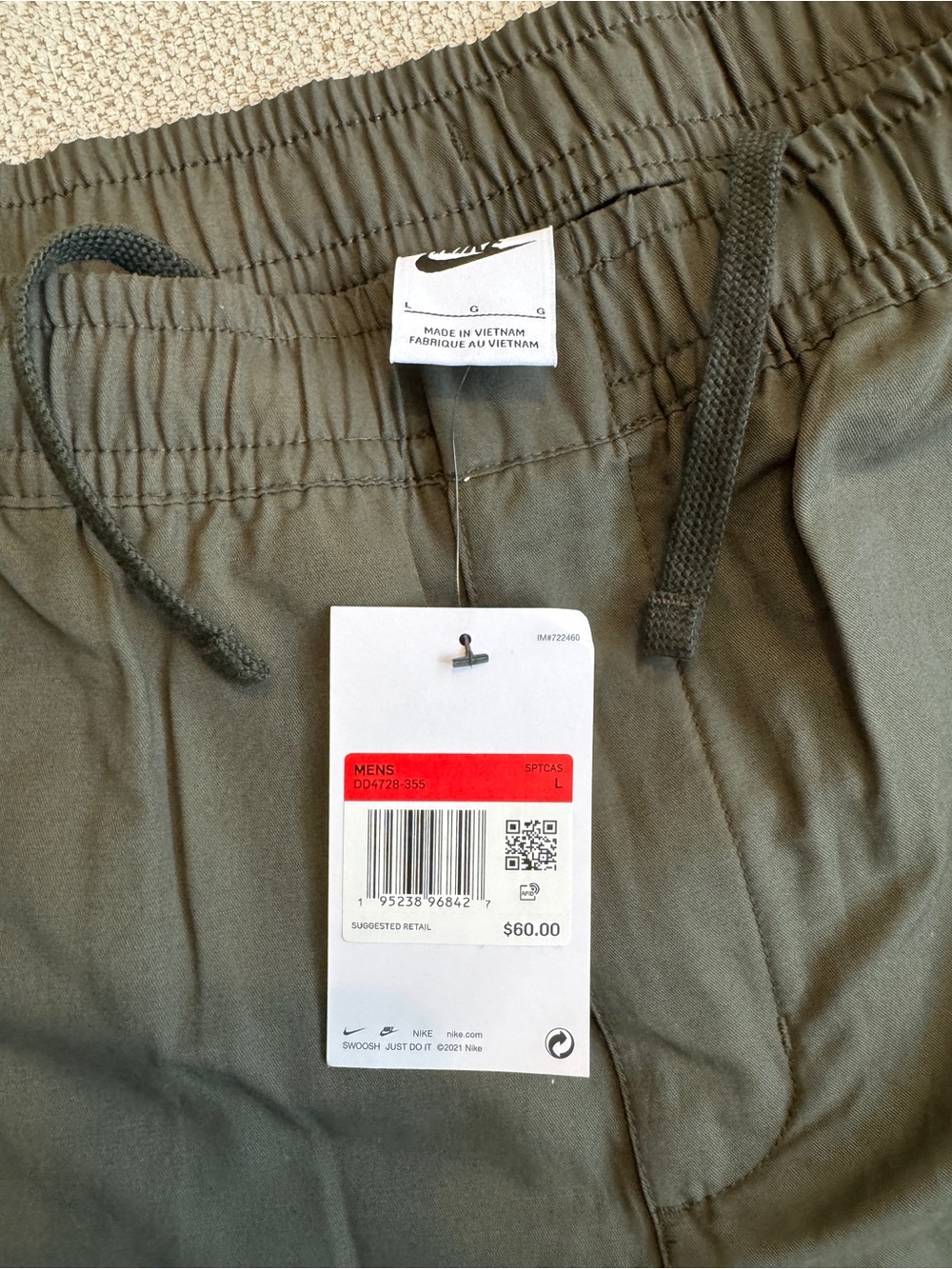 Nike Men's Olive Green Cargo Shorts with Drawcord Waist - Picture 4 of 5